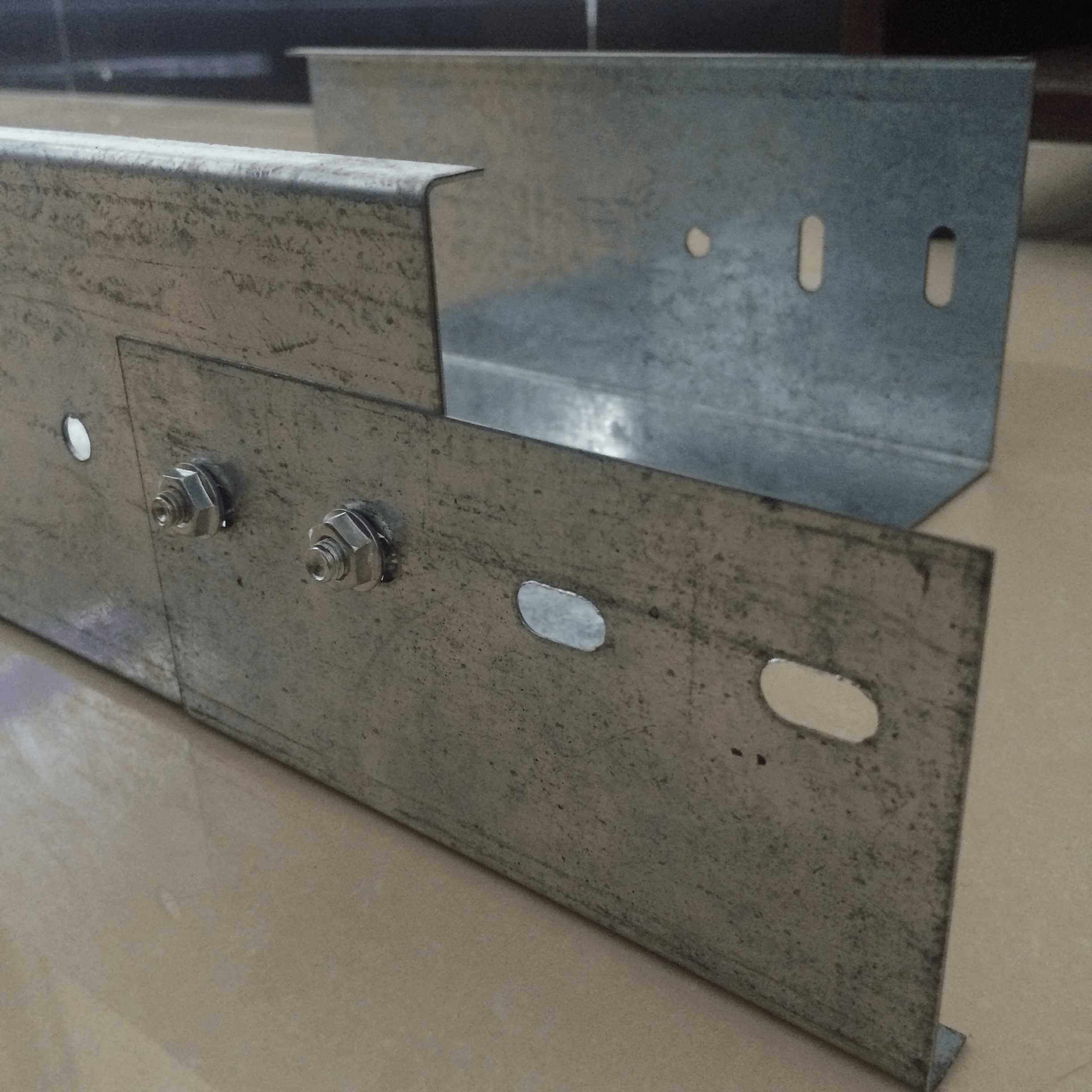 橋架安裝(圖1) 鍍鋅電纜橋架